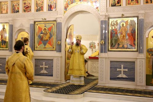 Архиепископ Егорьевский Матфей возглавил Божественную Литургию в храме иконы Божией Матери «Неопалимая Купина» в Отрадном