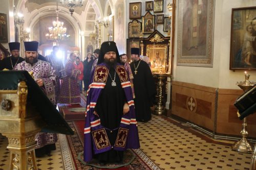 Архиепископ Егорьевский Матфей возглавил Литургию в храме Живоначальной Троицы на Пятницком кладбище