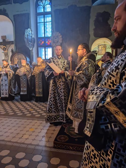 Архиепископ Матфей совершил Пассию в храме Тихвинской иконы Божией Матери в Алексеевском