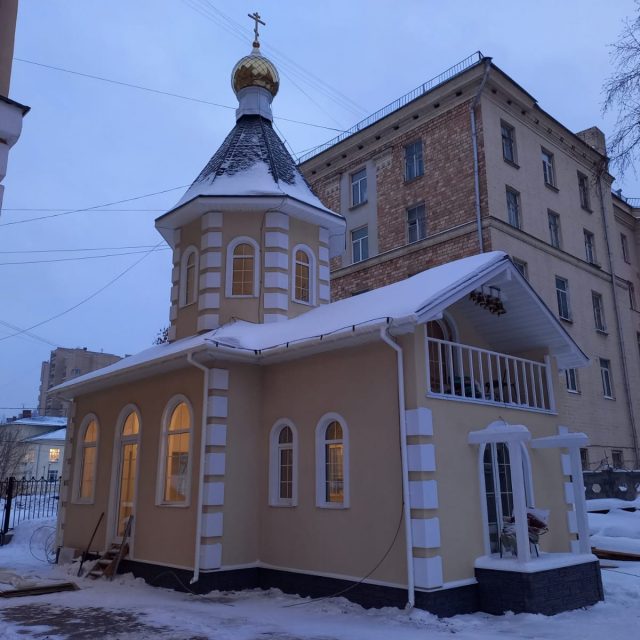 Архиепископ Егорьевский Матфей ознакомился с ходом работ в строящемся храме при Академии ГПС МЧС России