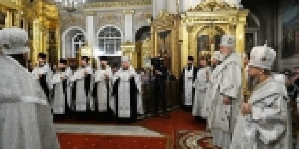 В канун праздника Крещения Господня Святейший Патриарх Кирилл совершил всенощное бдение в Богоявленском соборе г. Москвы