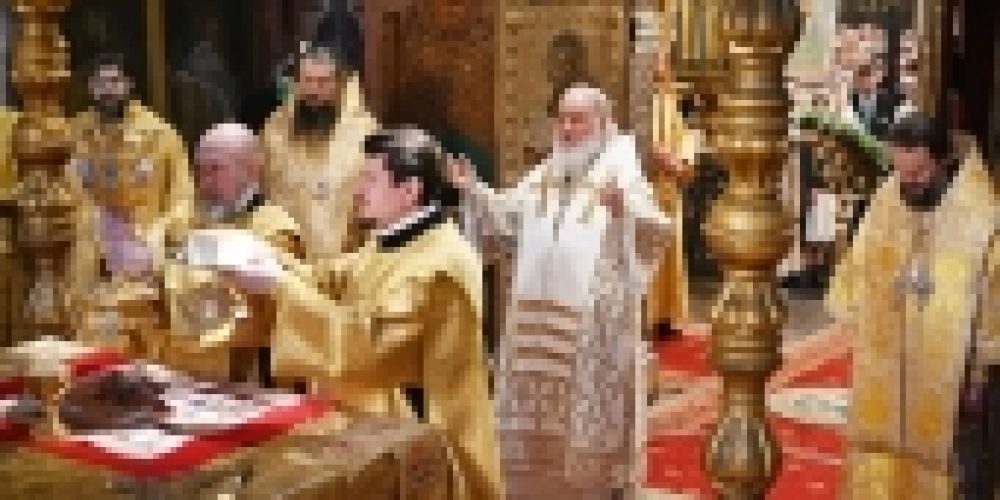 В праздник Собора Пресвятой Богородицы Святейший Патриарх Кирилл совершил Литургию в Успенском соборе Московского Кремля