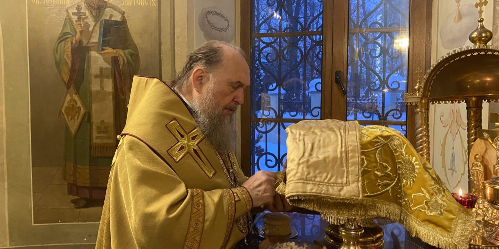 Божественная литургия в день памяти великомученицы Варвары в храме Представительства Православной Церкви Казахстана в Москве