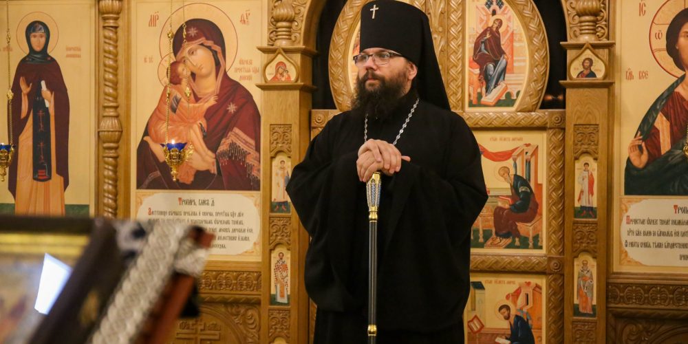 Архиепископ Матфей совершил Литургию Преждеосвященных Даров в храме Димитрия Донского в Раеве