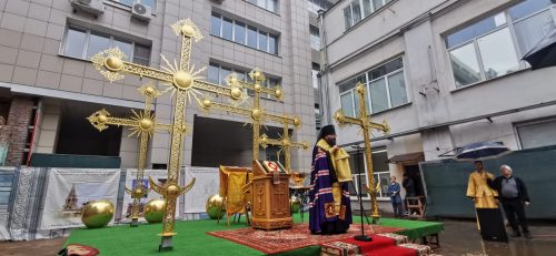 Архиепископ Егорьевский Матфей совершил освящение наглавных крестов храма Рождества Пресвятой Богородицы в Бутырской слободе