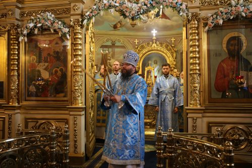 Архиепископ Егорьевский Матфей совершил Божественную литургию в храме Рождества Пресвятой Богородицы во Владыкине