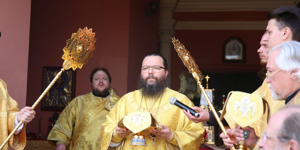 В день своего рождения архиепископ Егорьевский Матфей совершил Божественную литургию в храме Живоначальной Троицы в усадьбе Свиблово