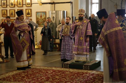 Архиепископ Егорьевский Матфей совершил Божественную литургию в храме Троицы Живоначальной при бывшем приюте Бахрушиных