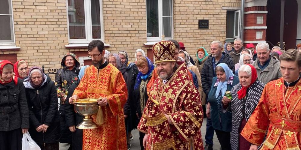 В день Радоницы архиепископ Фома совершил Литургию в храме коны Божией Матери «Нечаянная Радость» в Марьиной роще г. Москвы