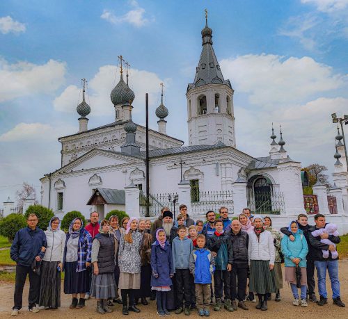 Прихожане храма святых мучеников Адриана и Наталии в Бабушкине совершили паломническую поездку в Годеново