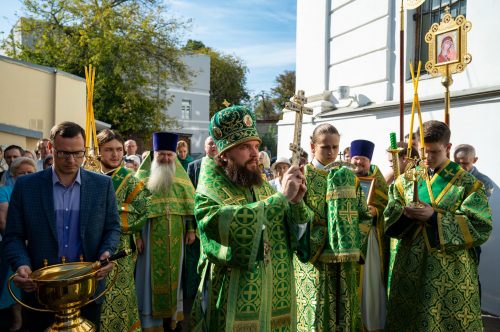 Митрополит Арсений совершил Божественную Литургию в храме преподобного Симеона Столпника за Яузой