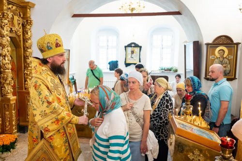 Митрополит Арсений совершил Божественную литургию в храме Живоначальной Троицы в Усадьбе Свиблово