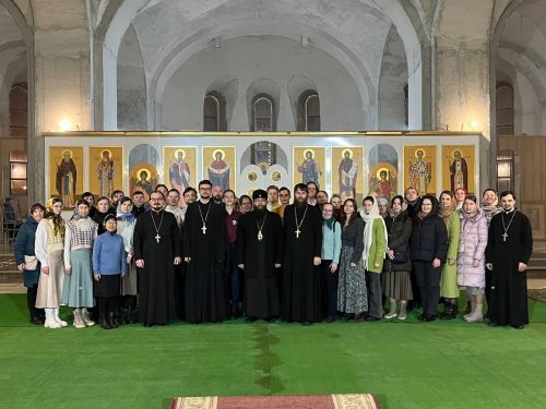 Молодежь храмов Северного, Северо-Восточного и Юго-Восточного викариатств поздравила архиепископа Егорьевского Матфея с днем памяти его Небесного покровителя