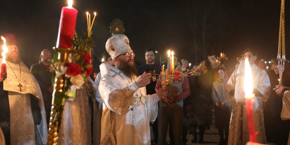 В Светлое Христово Воскресение в строящемся храме Успения Божией Матери в Останкино состоялись первые Богослужения