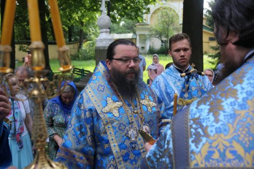 Престольный праздник молитвенно отметили в храме Владимирской иконы Божией Матери в Виноградово