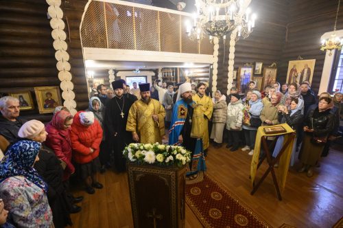 Митрополит Арсений совершил Божественную литургию в храме святителя Макария (Невского), митрополита Московского и Коломенского в Бутырском