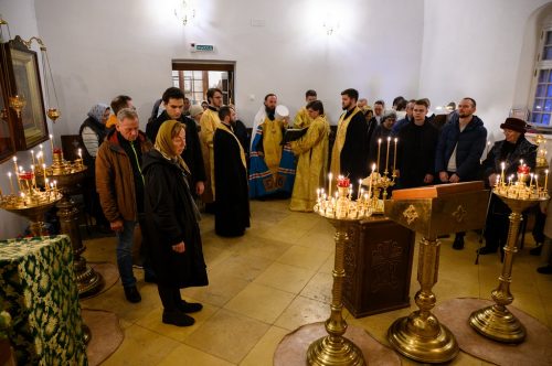 Митрополит Арсений возглавил всенощное бдение в храме Живоначальной Троицы в Усадьбе Свиблово