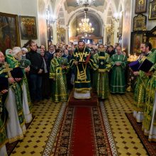 Митрополит Арсений совершил Божественную литургию в храме Живоначальной Троицы на Пятницком кладбище