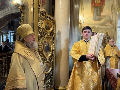 В день памяти святых отцов VII Вселенского Собора митрополит Александр совершил Литургию в храме Представительства Митрополичьего округа в Москве