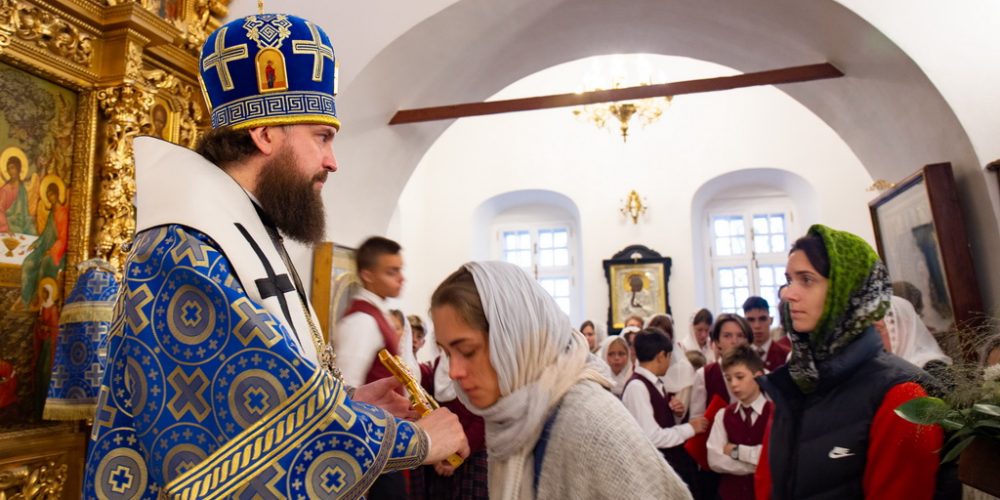 Митрополит Арсений совершил Божественную литургию в храме Живоначальной Троицы в Усадьбе Свиблово