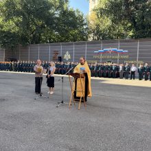 В первый день нового учебного года, клирик Тихвинского храма в Алексеевском иерей Андрей Титушкин отслужил в Академии ГПС МЧС России молебен об учащихся