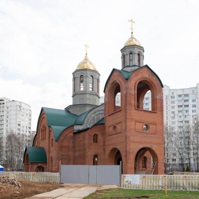 Продолжается строительство храма Усекновения главы Иоанна Предтечи в поселке Северный