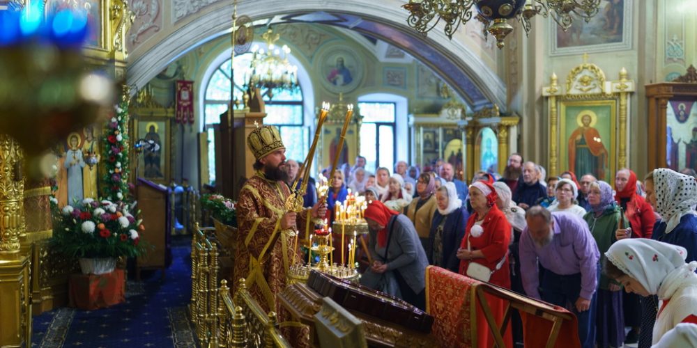 Митрополит Арсений совершил Божественную Литургию в храме святых мучениц Веры, Надежды, Любови и матери их Софии на Миусском кладбище