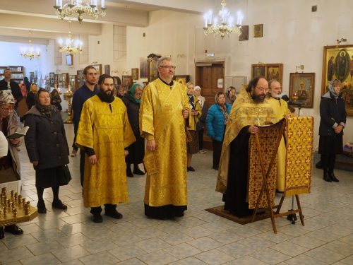 В храме Собора Московских Святых в Бибиреве по воскресеньям начато еженедельное служение акафистов чтимым святым