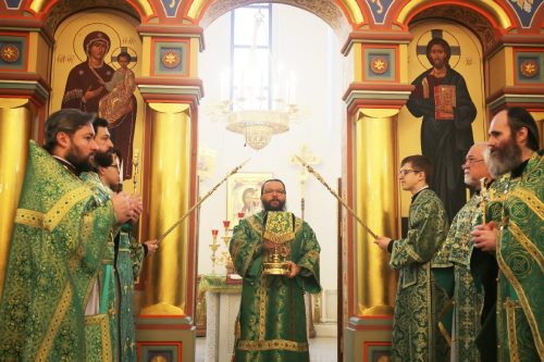 Престольный праздник молитвенно отметили в храме преподобного Серафима Саровского в Раево