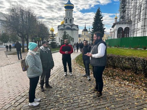 Молодежь храма святителя Николая Мирликийского в Отрадном совершили паломничество в Свято-Троицкую Сергиеву лавру