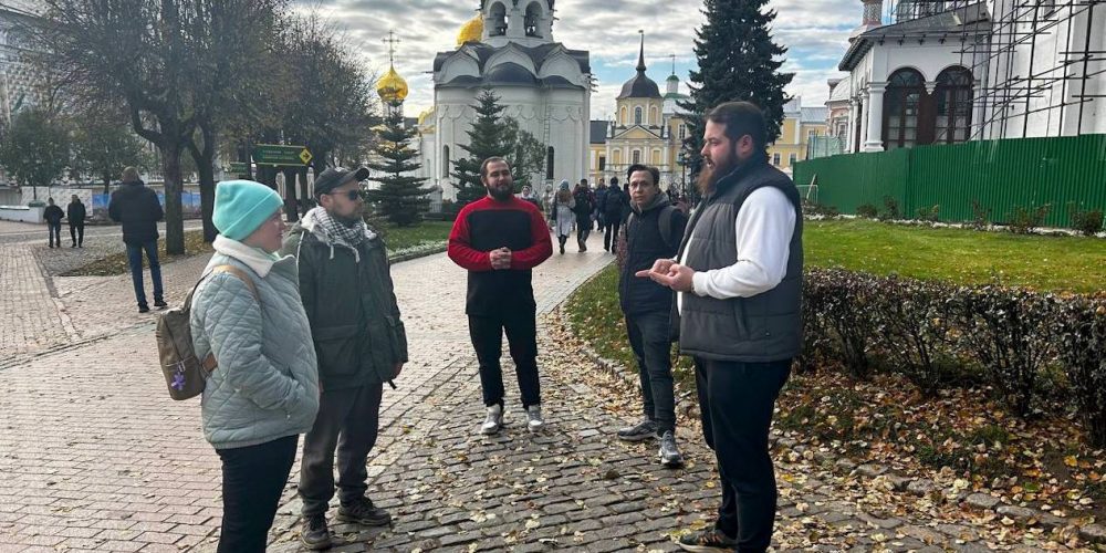 Молодежь храма святителя Николая Мирликийского в Отрадном совершили паломничество в Свято-Троицкую Сергиеву лавру