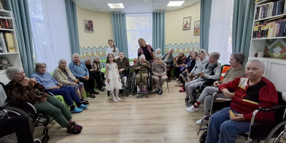 Прихожане храма Живоначальной Троицы, Патриаршего подворья в Усадьбе Свиблово г. Москвы, посетили социальное учреждение «Вторая молодость»