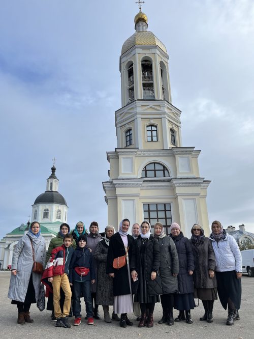 Прихожане храма Усекновения главы святого Пророка Предтечи и Крестителя Господня Иоанна Патриаршего подворья в поселке Северный совершили паломническую поездку