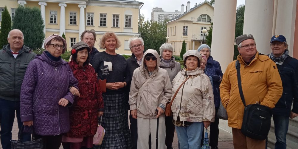 Экскурсия для ветеранов войны и труда, тружеников тыла и людям с инвалидностью I-II группы в усадьбе Свиблово