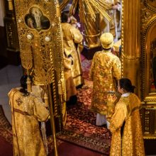 В Неделю 21-ю по Пятидесятнице митрополит Арсений совершил Божественную литургию в Псково-Печерском монастыре