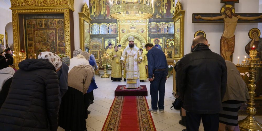 Митрополит Арсений совершил Божественную Литургию в храме святого апостола и евангелиста Иоанна Богослова на Бронной