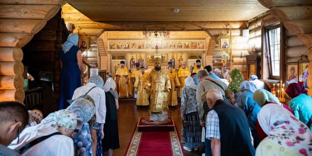 Митрополит Арсений возглавил престольное торжество в храме святого Александра Невского в Лианозове