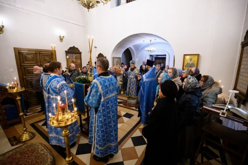 Митрополит Арсений возглавил всенощное бдение в храме священномученика Владимира, митрополита Киевского, в Свиблово