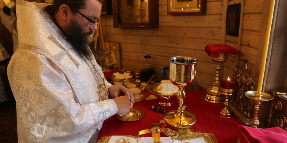 Архиерейское Богослужение в храме-часовне святителя Макария, митрополита Московского и Галицкого, в Лосиноостровском