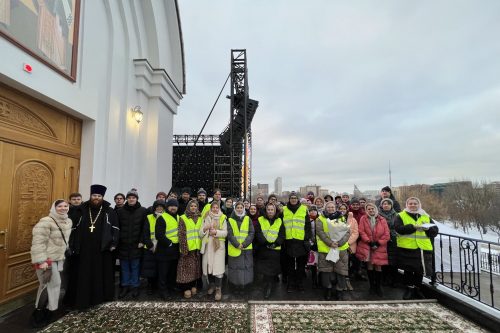 Молодежь Северо-Восточного викариатства приняла участие в торжественном Богослужении при освящении храма святых равноапостольных Мефодия и Кирилла в Ростокино