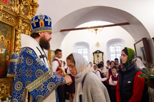 Митрополит Арсений совершил Божественную литургию в храме Живоначальной Троицы в Усадьбе Свиблово