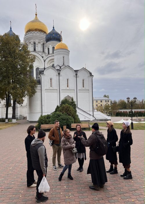 Молодежь храма святителя Макария (Невского) в Бутырском совершила паломничество в Николо-Угрешский монастырь