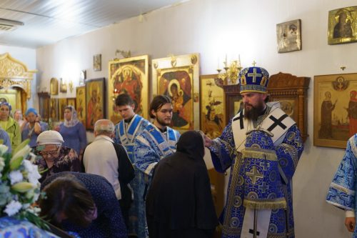 Митрополит Арсений возглавил всенощное бдение в храме Рождества Пресвятой Богородицы в Бутырской Слободе