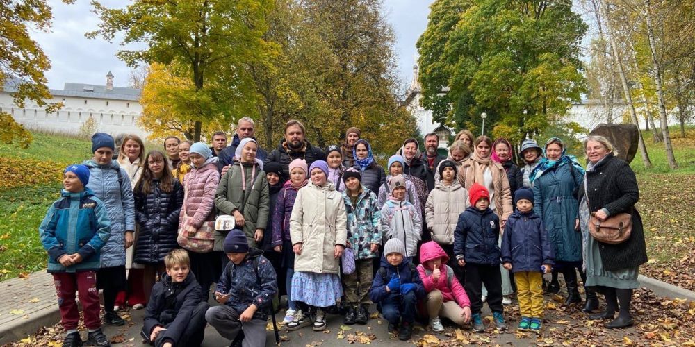 Воспитанники воскресной школы храма Тихвинской иконы Божией Матери в Алексеевском совершили паломничество в Саввино-Сторожевский монастырь