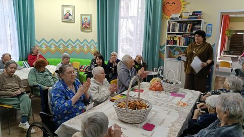 Клирик храма Живоначальной Троицы в Усадьбе Свиблово посетил центр для пожилых людей «Вторая молодость»