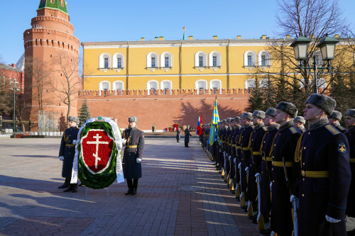 Митрополит Арсений принял участие в возложении венка к могиле Неизвестного солдата у стен Московского Кремля со Святейшим Патриархом Кириллом