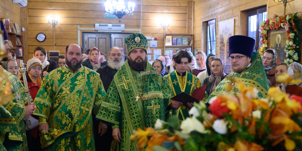 Митрополит Арсений совершил Божественную литургию в храме святой блаженной Ксении Петербургской на Березовой аллее