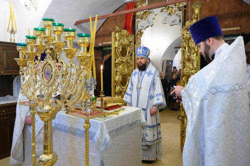 В Неделю о блудном сыне митрополит Арсений совершил Божественную литургию в храме Живоначальной Троицы в Усадьбе Свиблово