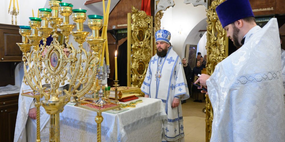 В Неделю о блудном сыне митрополит Арсений совершил Божественную литургию в храме Живоначальной Троицы в Усадьбе Свиблово