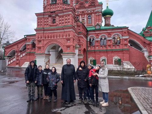 Воспитанники Городского ресурсного центра поддержки семьи и детства «Отрадное» посетили стали гостями храма Живоначальной Троицы в Останкино